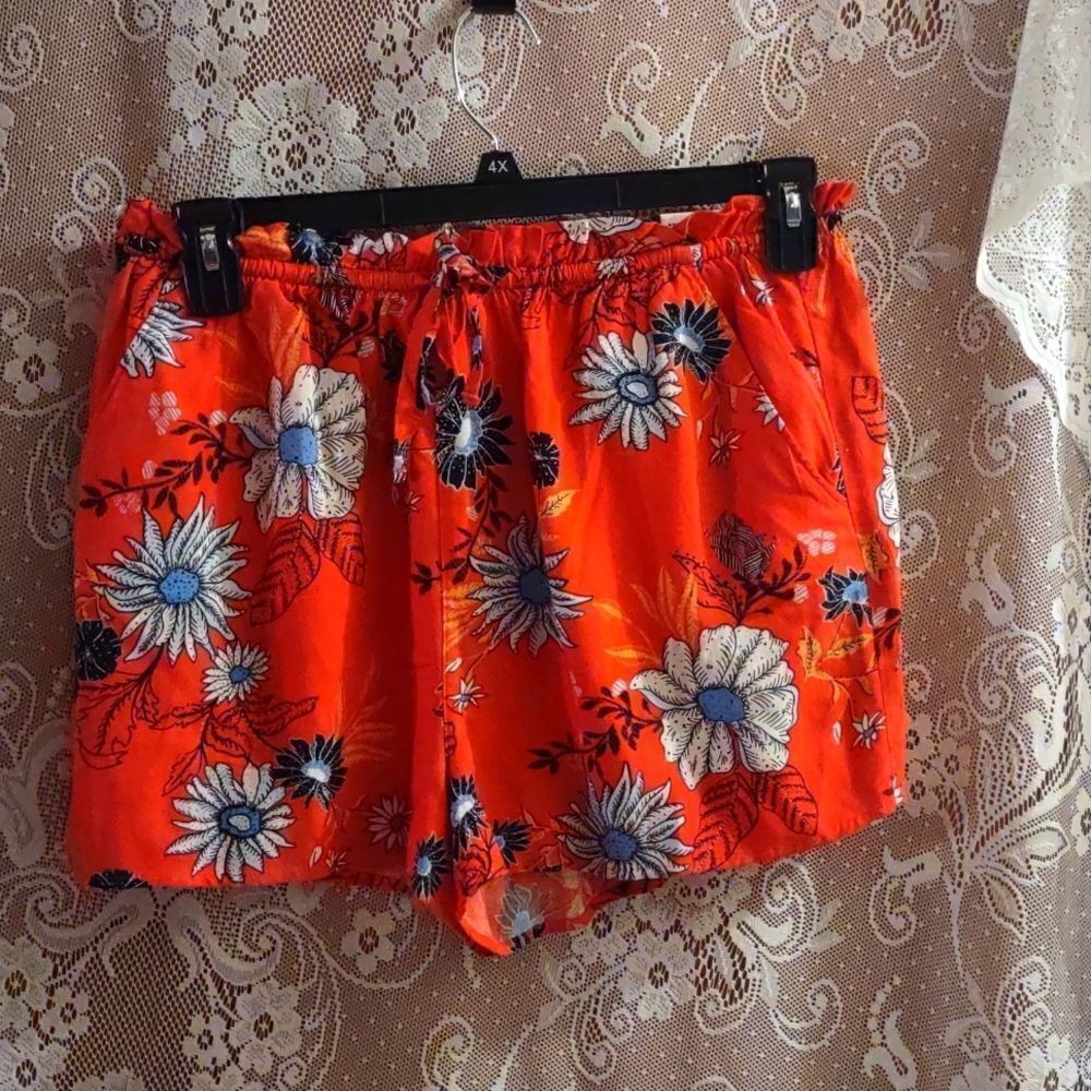 New SO Juniors Size L Red White Blue floral high rise drawstring shorts pockets